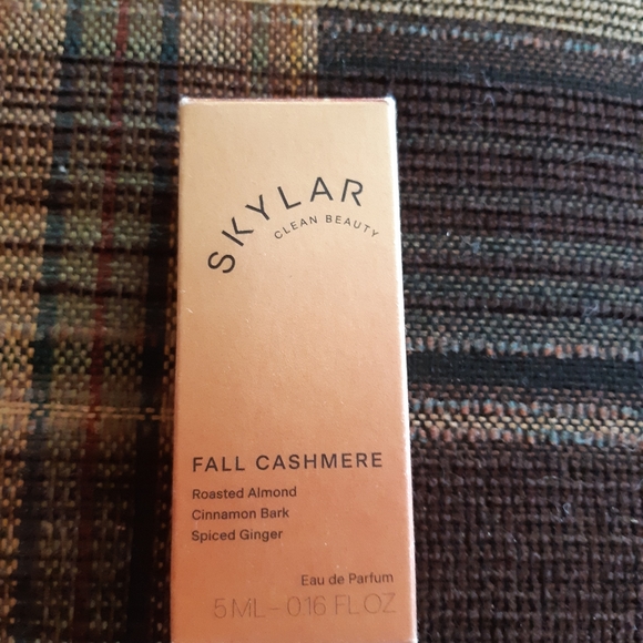 Ipsy bag and four items - Picture 8 of 9